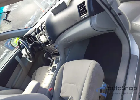 2013 Toyota Highlander Base V6 из США, поврежденный, VIN 5TDBK3EH2DS204403